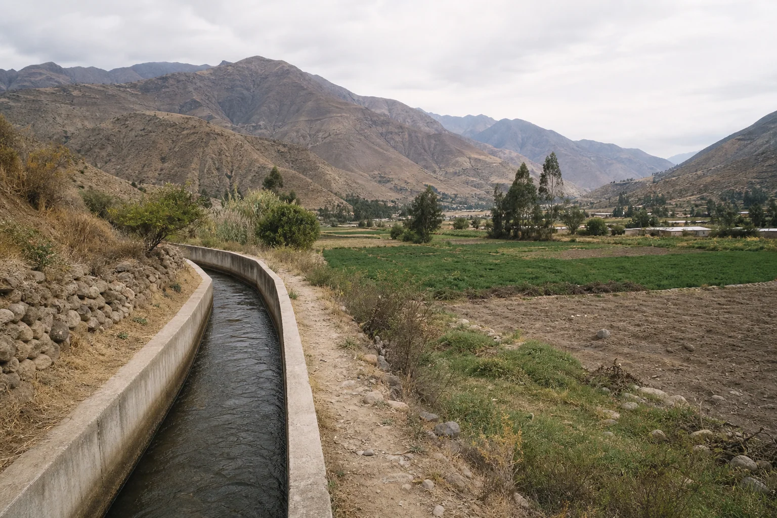 Canal de riego en un valle andino, visual contextual generado